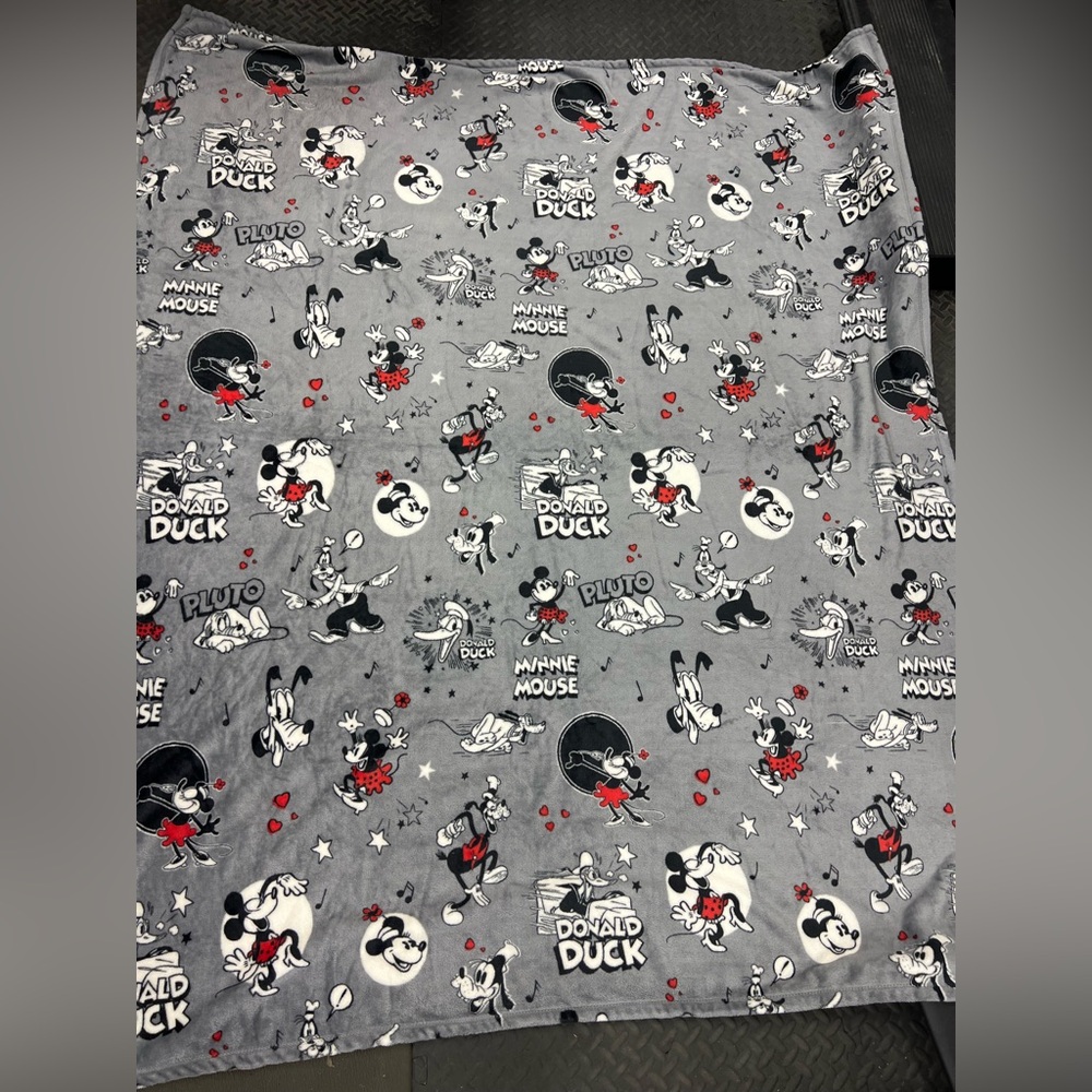 Disney Cartoon Character Fleece Blanket- Mickey, Minnie, Donald Duck